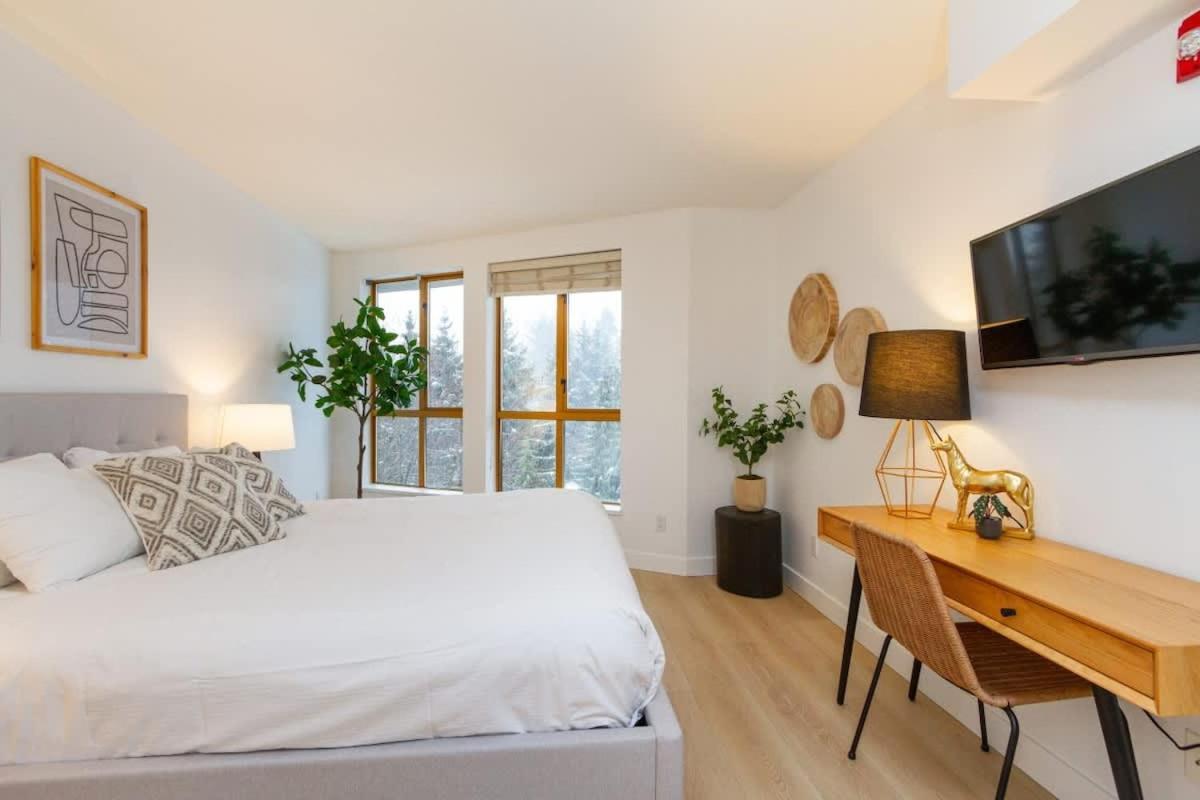 Renovated 1Bed-1Bath In Village With Pool, Hot Tub, And Sauna Whistler Eksteriør billede