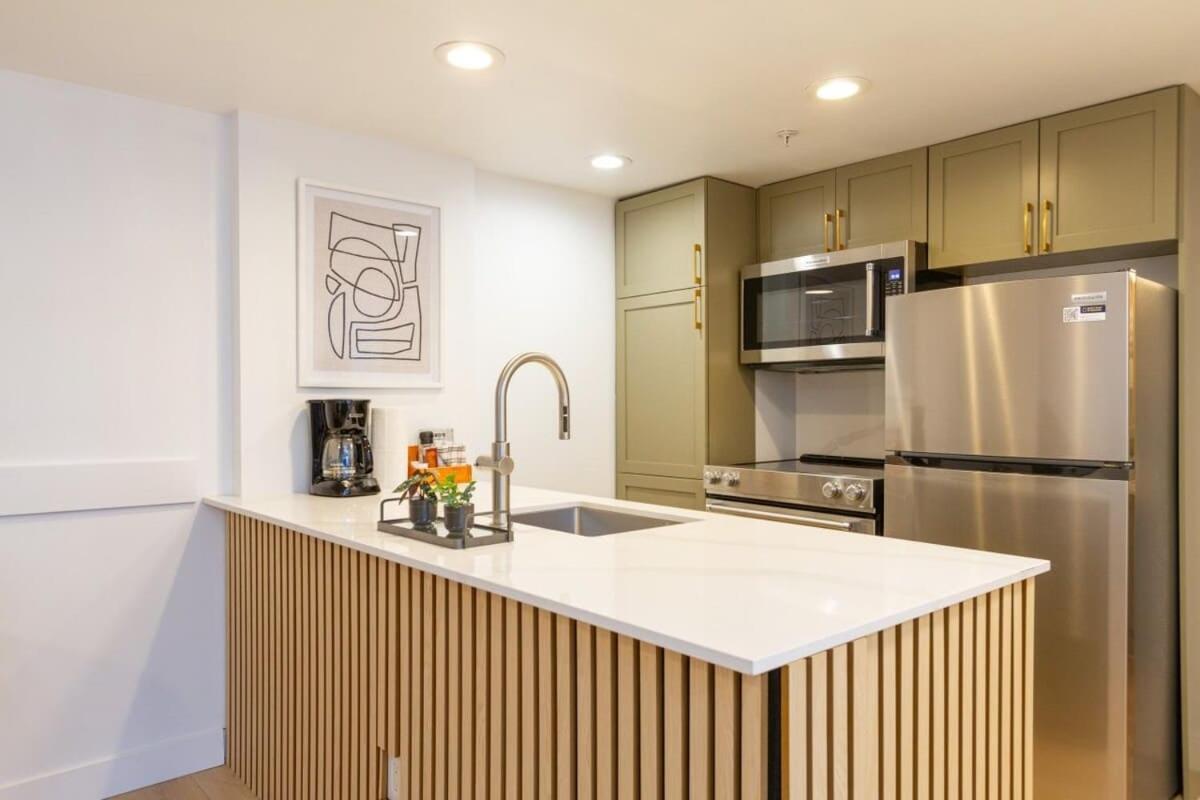 Renovated 1Bed-1Bath In Village With Pool, Hot Tub, And Sauna Whistler Eksteriør billede